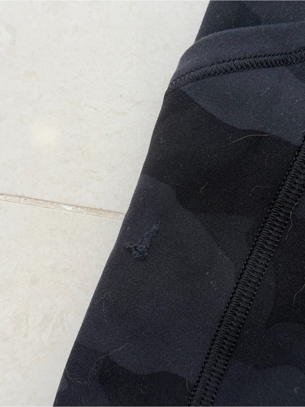 Womens Lululemon Black Camo Leggings Size 4 - Picture 8 of 10